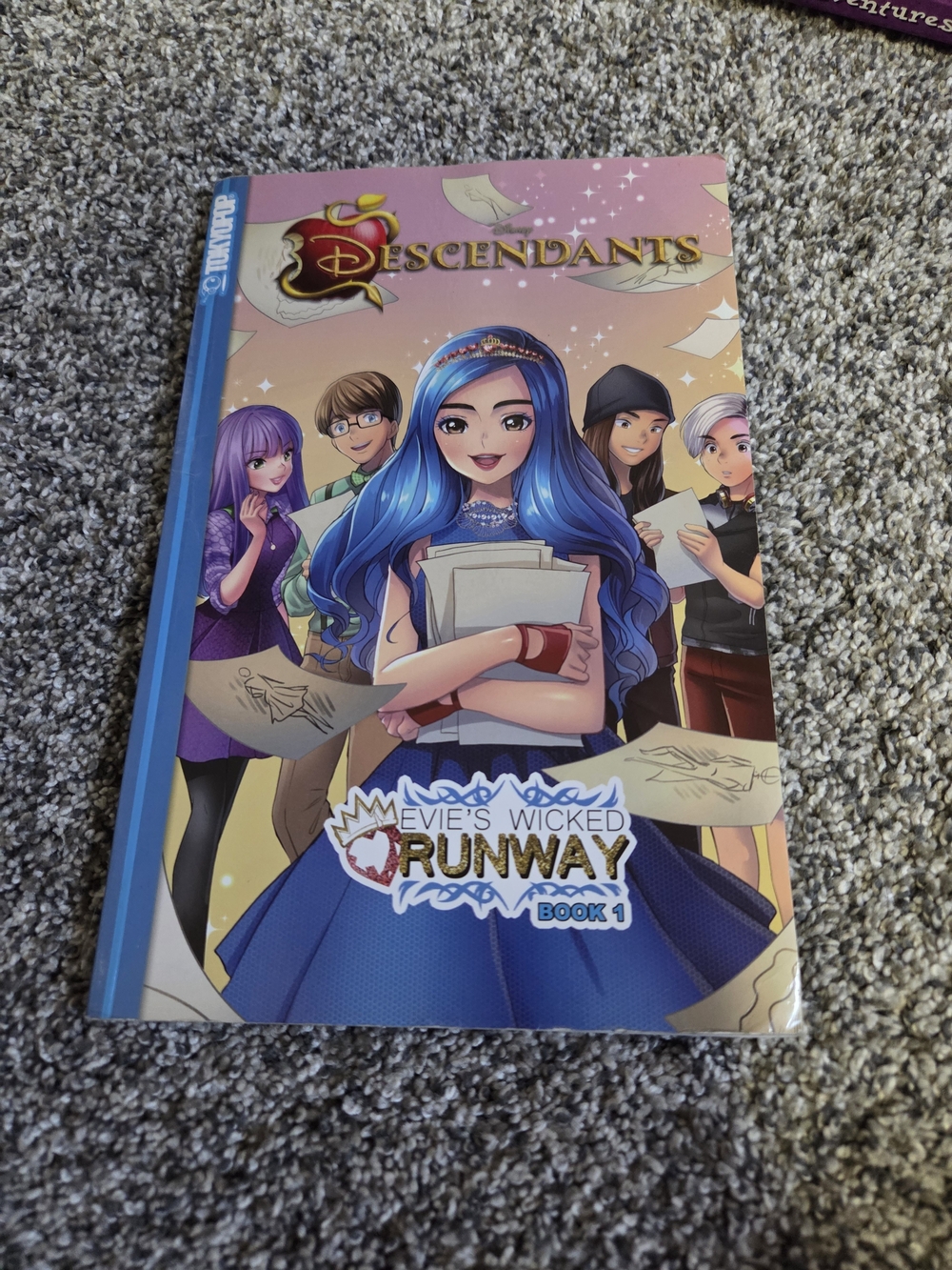 Disney Manga: Descendants - Evie's Wicked Runway, Book 1 by Muell, Jason